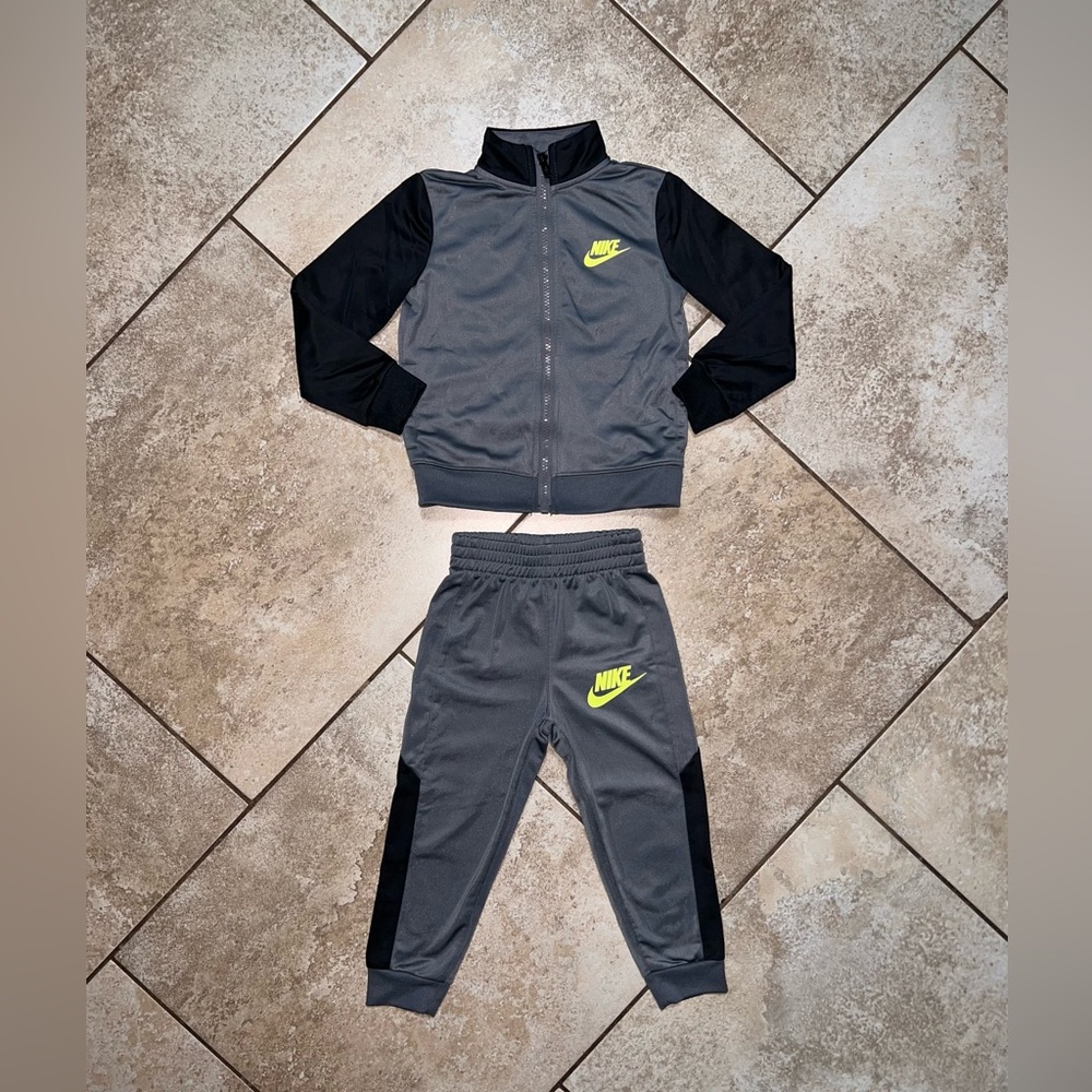Boys Nike Full-Zip Jacket & Pants 2-Piece Track Suit Set Grey Black Neon 3T